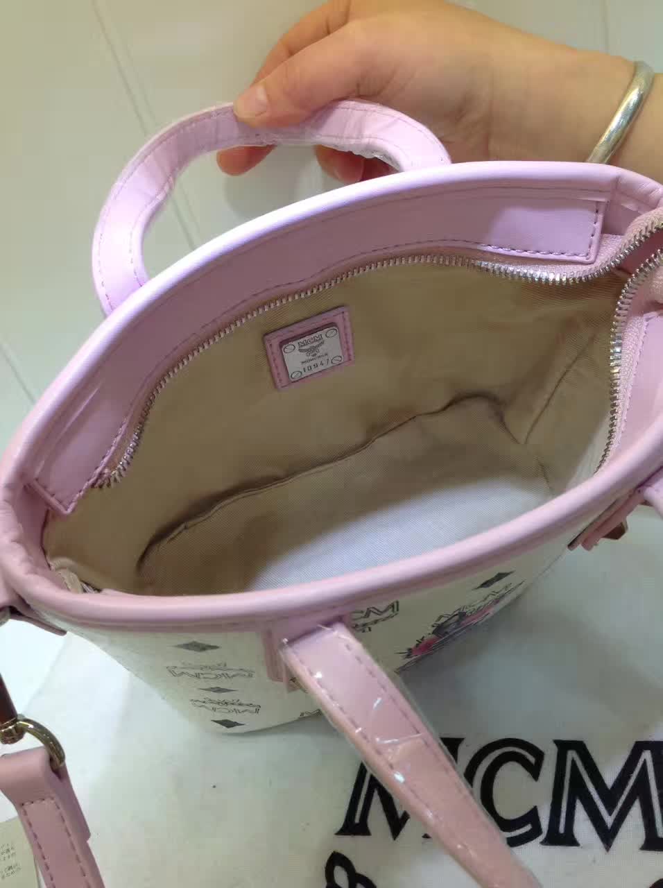 MCM包包批发 2017专柜新款 兔子购物袋造型mini斜挎包 白拼粉