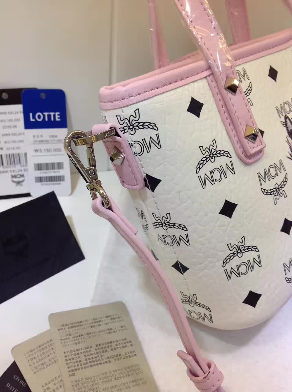 MCM包包批发 2017专柜新款 兔子购物袋造型mini斜挎包 白拼粉