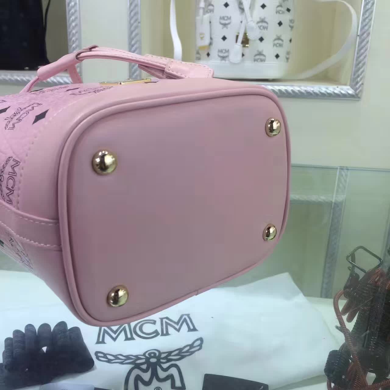 MCM2017新款 迷你单肩斜跨包水桶包 轻巧有型 时尚简约的抽绳设计 粉色