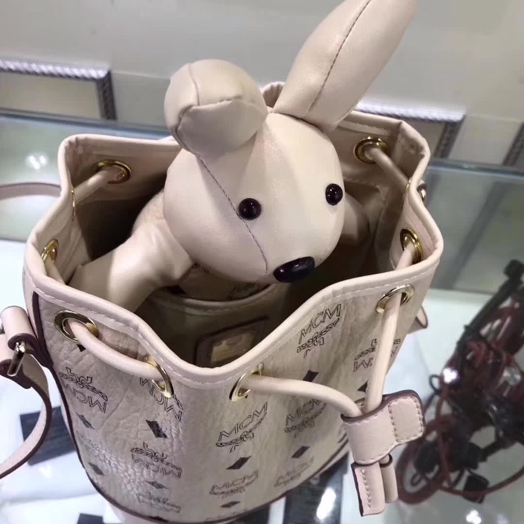 MCM官网 兔型摆件水桶包 Visetos印花 小兔子摆件可拆卸 米白