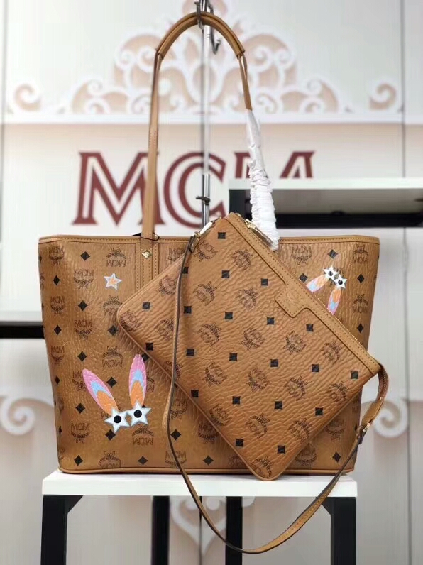 MCM2018新款 Mille幻想兔子母购物袋 颜色多彩的幻想兔图案 ykk拉链 铜牌独立编码 土黄