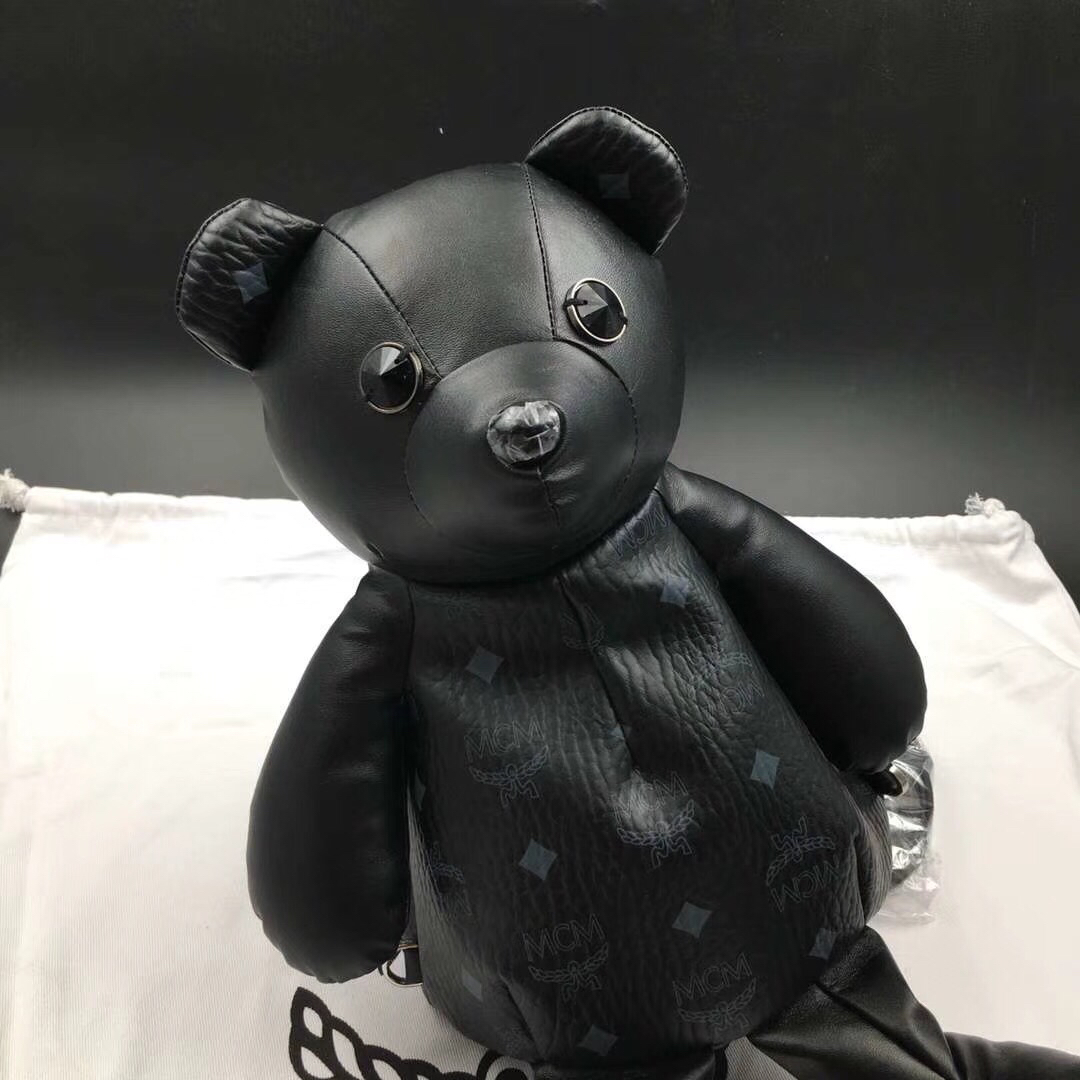 MCM官网同步 Bear Doll熊娃娃系列斜跨双肩背包 优雅好玩 黑色