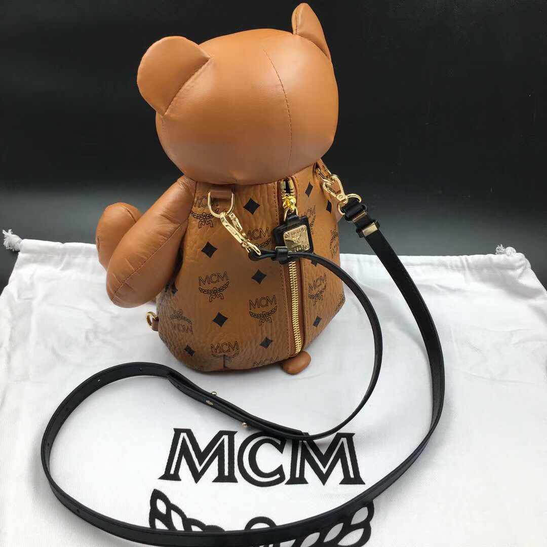 MCM官网同步 Bear Doll熊娃娃系列斜跨双肩背包 优雅好玩 土黄