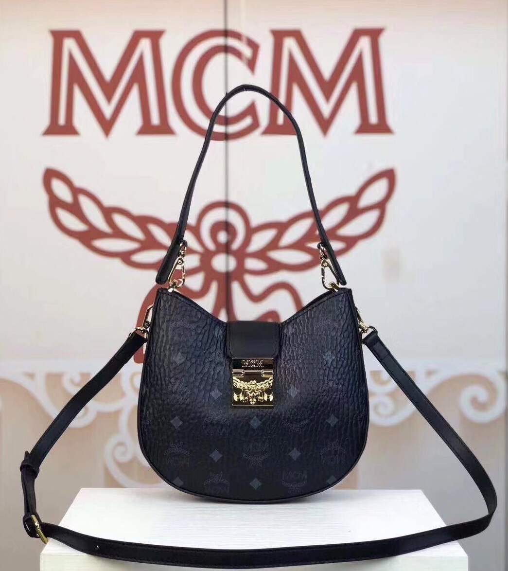 MCM Patricia水饺包 别致的时尚风格 曲线版型 采用精致的皮革和标志性Visetos涂层帆布制成