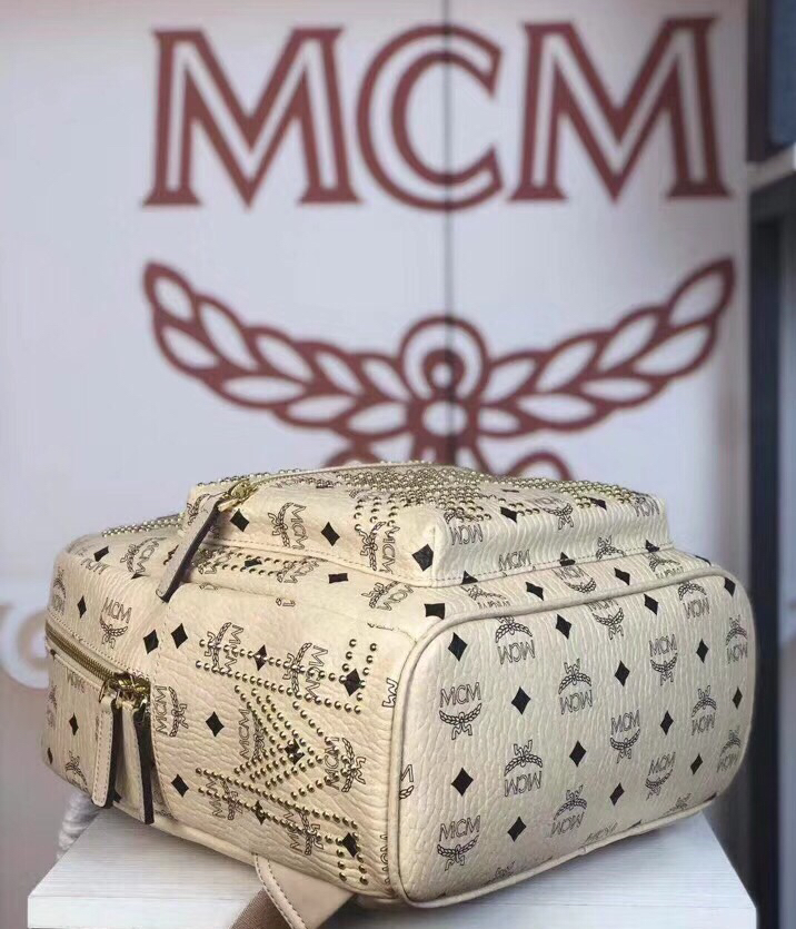 MCM官网 Gunta“M”字形铆钉背包 双向ykk拉链 铜牌独立编码