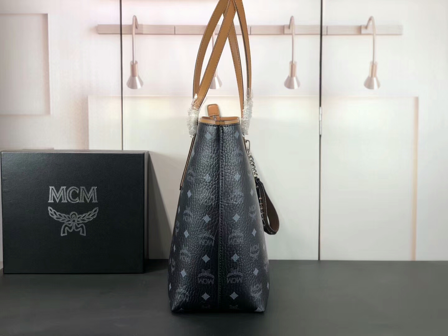 MCM2019新品 Anya Visetos顶部拉链购物袋 原单材质 高端品质 精美手工 黑色