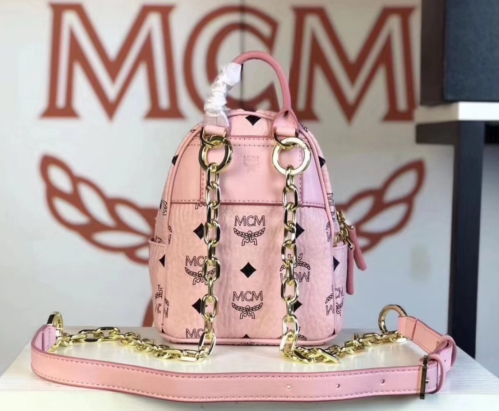 MCM 2019 新款 Essential X-mini 单肩/斜挎包（冰激凌粉）采用 MCM标志性Visetos印花设计 配有多功能肩带 可斜挎或手拎使用