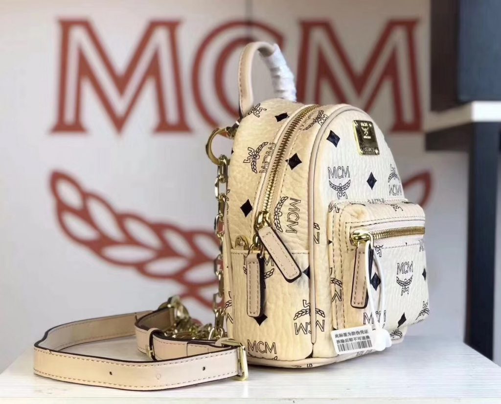 MCM 2019 新款 Essential X-mini 单肩/斜挎包（米白）采用 MCM标志性Visetos印花设计 配有多功能肩带 可斜挎或手拎使用