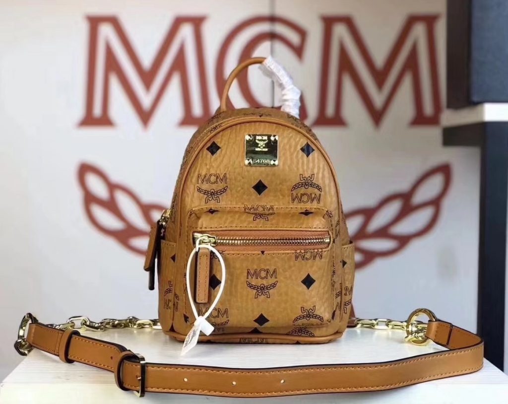 MCM 2019 新款 Essential X-mini 单肩/斜挎包（土黄）采用 MCM标志性Visetos印花设计 配有多功能肩带 可斜挎或手拎使用