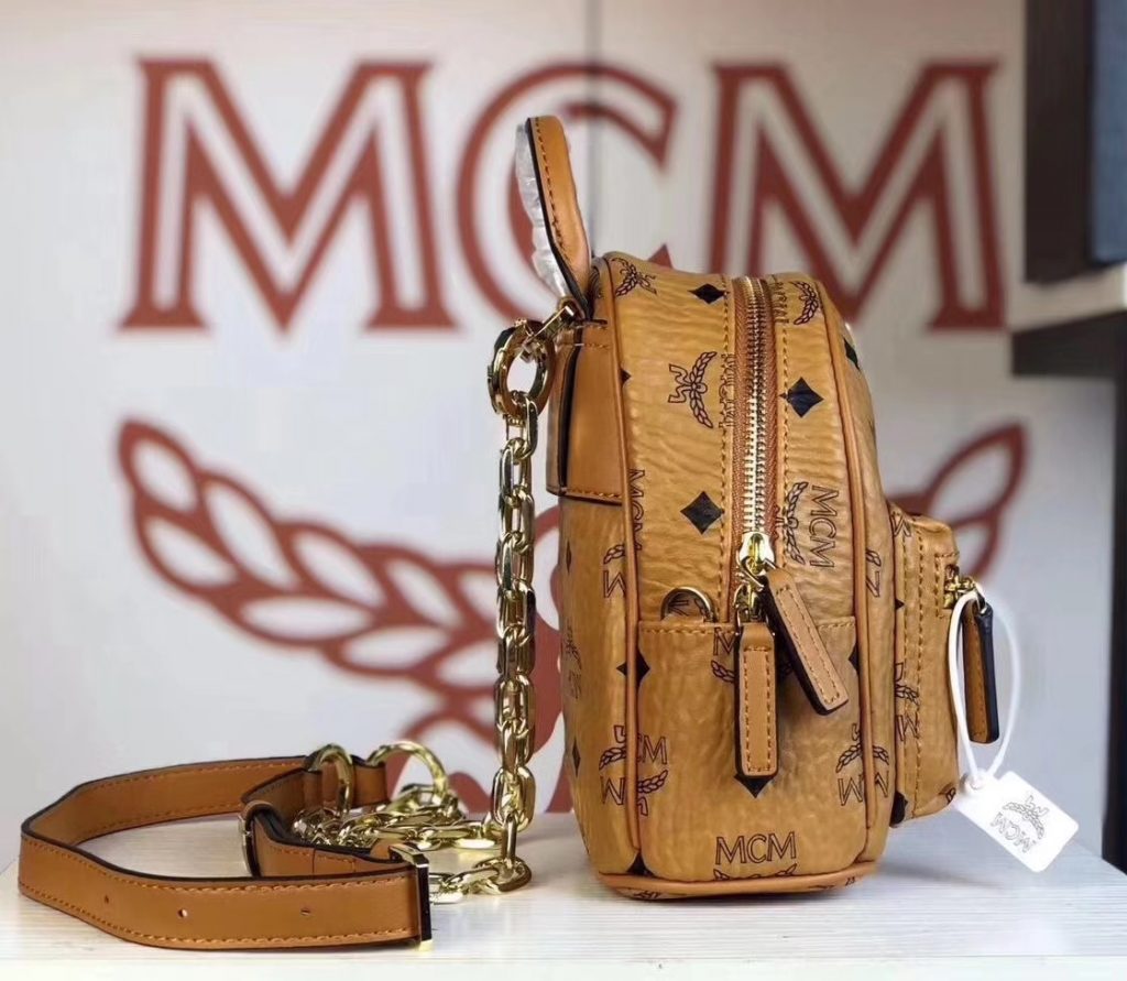 MCM 2019 新款 Essential X-mini 单肩/斜挎包（土黄）采用 MCM标志性Visetos印花设计 配有多功能肩带 可斜挎或手拎使用