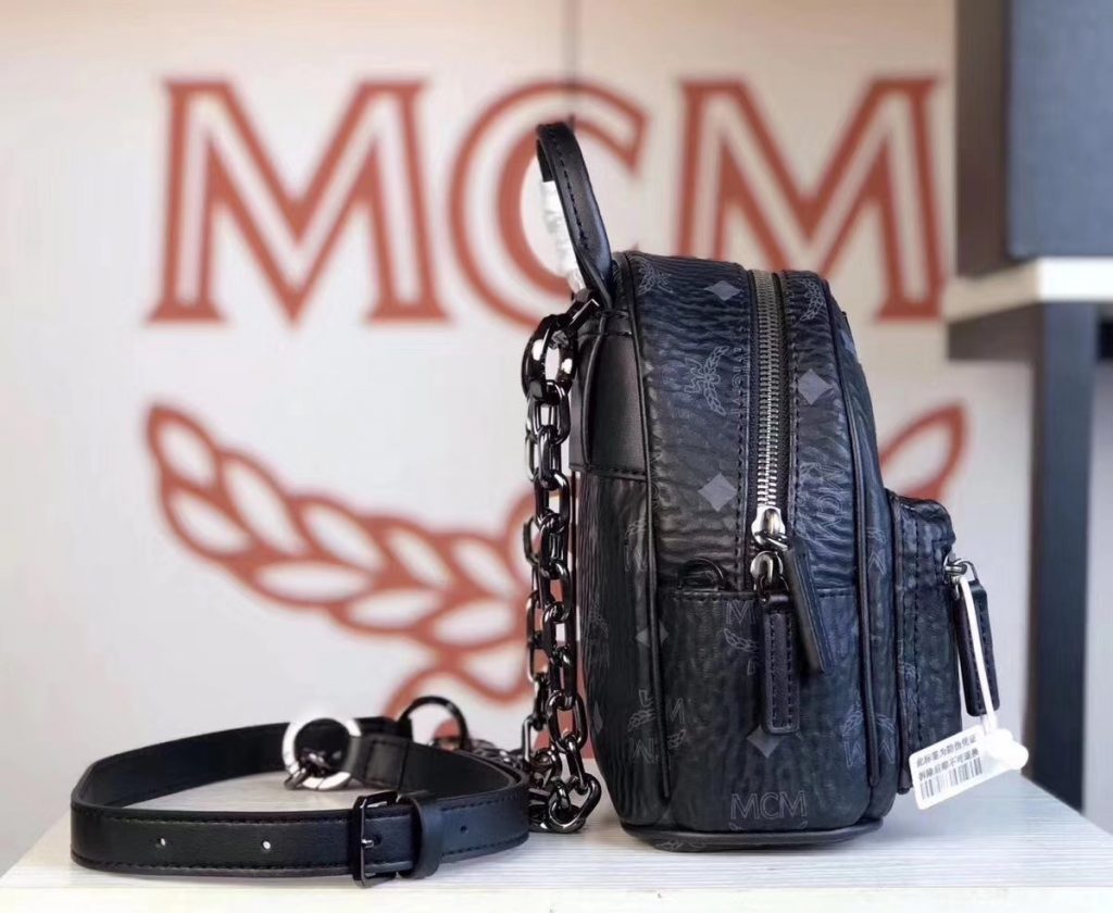 MCM 2019 新款 Essential X-mini 单肩/斜挎包（黑色）采用 MCM标志性Visetos印花设计 配有多功能肩带 可斜挎或手拎使用