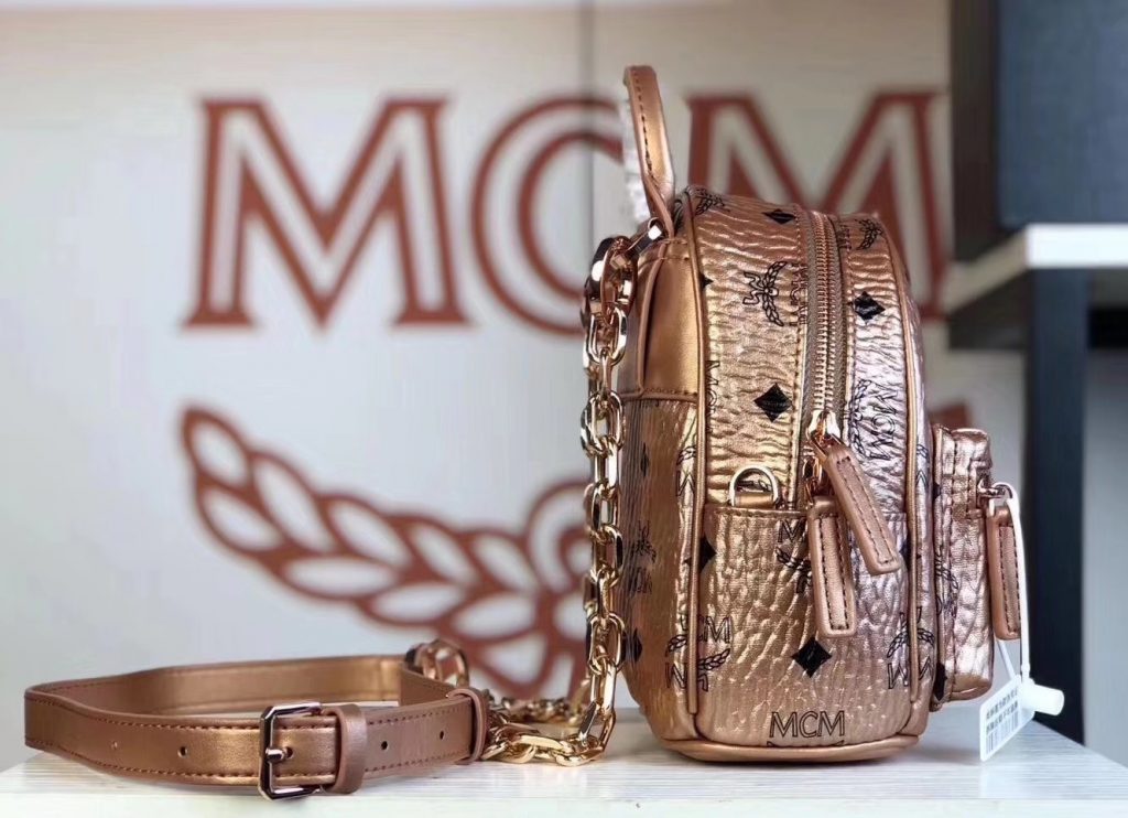 MCM 2019 新款 Essential X-mini 单肩/斜挎包（香槟金）采用 MCM标志性Visetos印花设计 配有多功能肩带 可斜挎或手拎使用