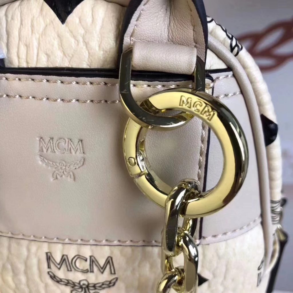 MCM 2019 新款 Essential X-mini 单肩/斜挎包（米白）采用 MCM标志性Visetos印花设计 配有多功能肩带 可斜挎或手拎使用