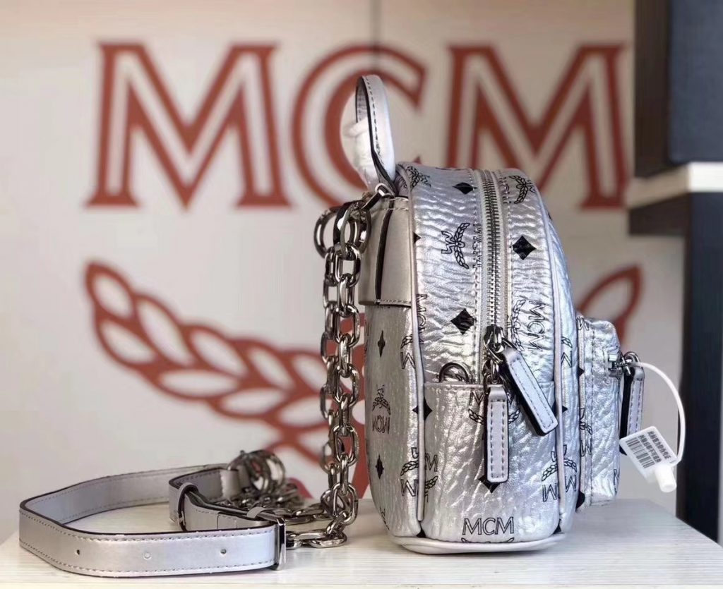 MCM 2019 新款 Essential X-mini 单肩/斜挎包（银色）采用 MCM标志性Visetos印花设计 配有多功能肩带 可斜挎或手拎使用
