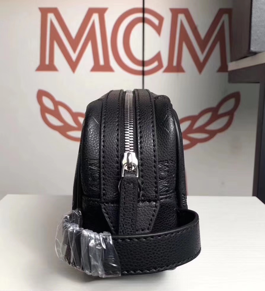 MCM 秋冬新款 牛皮压纹（黑色）相机包/斜挎单肩包/可手提  独特简约百搭款