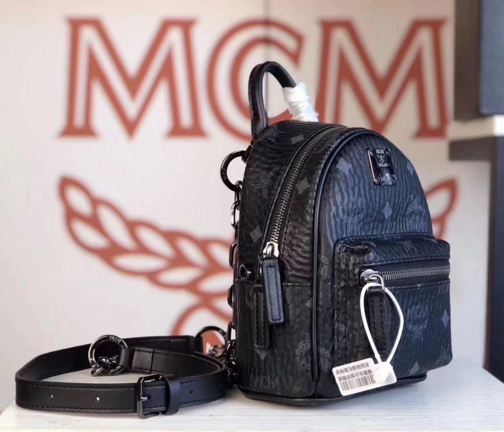 MCM 2019 新款 Essential X-mini 单肩/斜挎包（黑色）采用 MCM标志性Visetos印花设计 配有多功能肩带 可斜挎或手拎使用