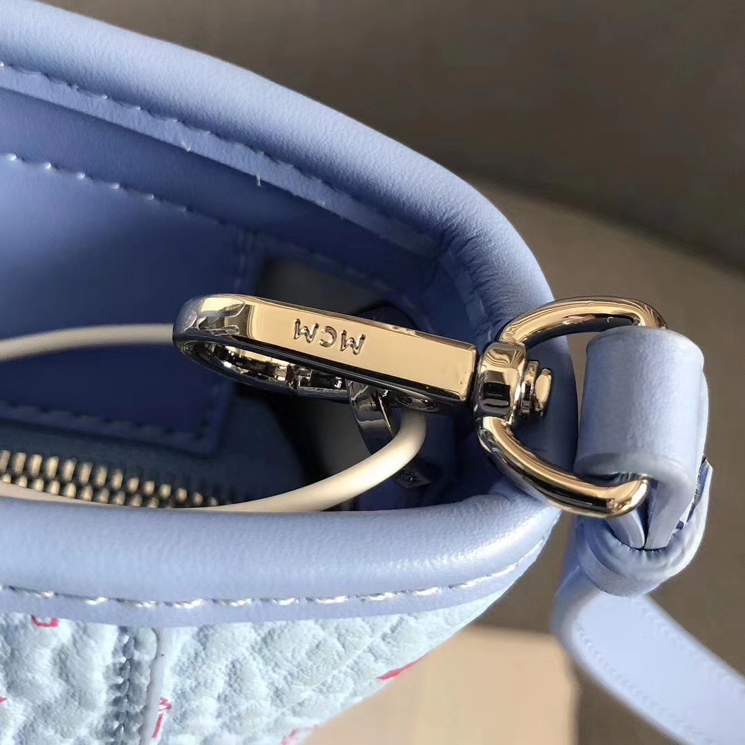 【￥450】MCM Toni Visetos新款mini购物袋 内部及外部都设计有宽敞的隔层 内部开放式口袋 皮革饰边