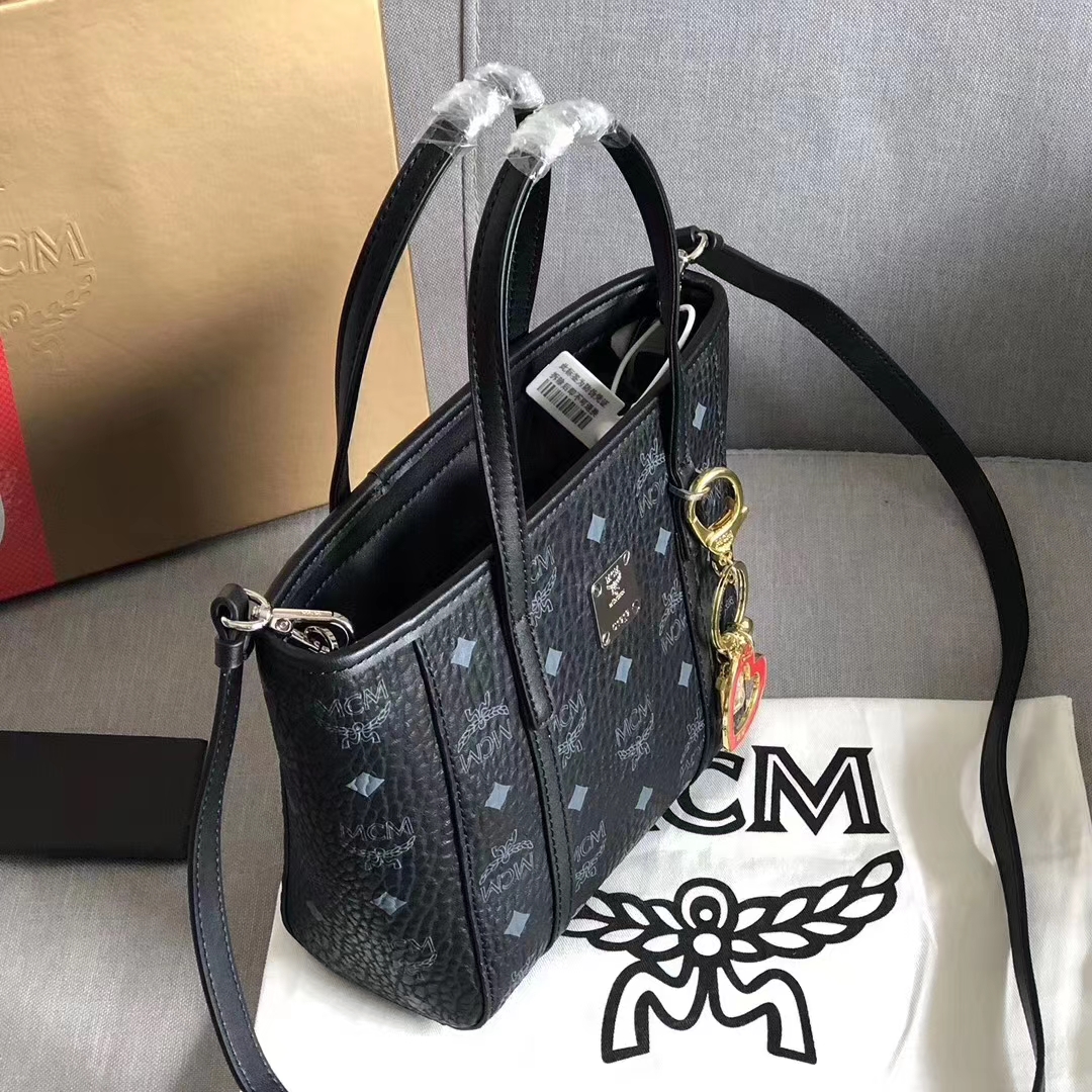 【￥450】MCM Toni Visetos新款mini购物袋 内部及外部都设计有宽敞的隔层 内部开放式口袋 皮革饰边