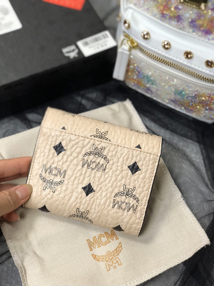 【￥180】MCM新品Patricia三折拉链钱包 小巧紧凑 线条简洁 设有多个卡片槽